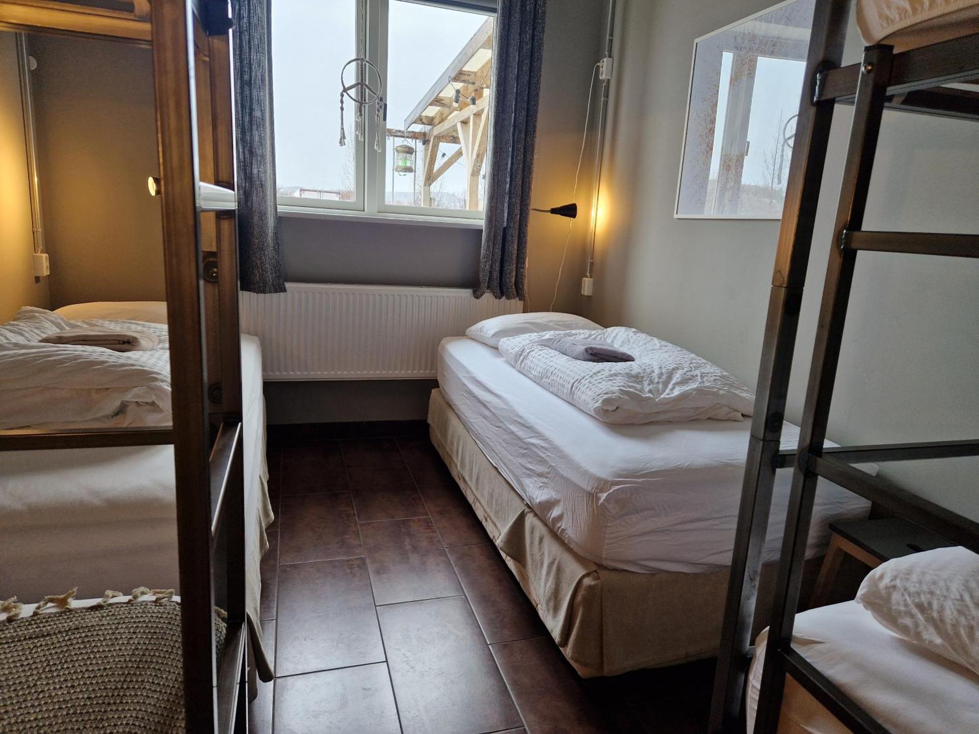 Tehusith Hostel & Guesthouse เอยิลส์สตาดีร์ ภายนอก รูปภาพ