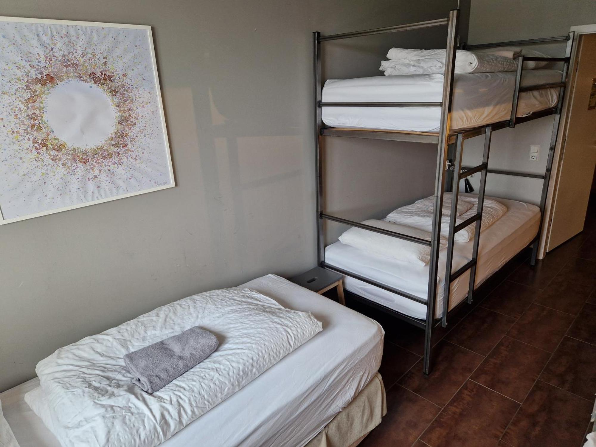 Tehusith Hostel & Guesthouse เอยิลส์สตาดีร์ ภายนอก รูปภาพ