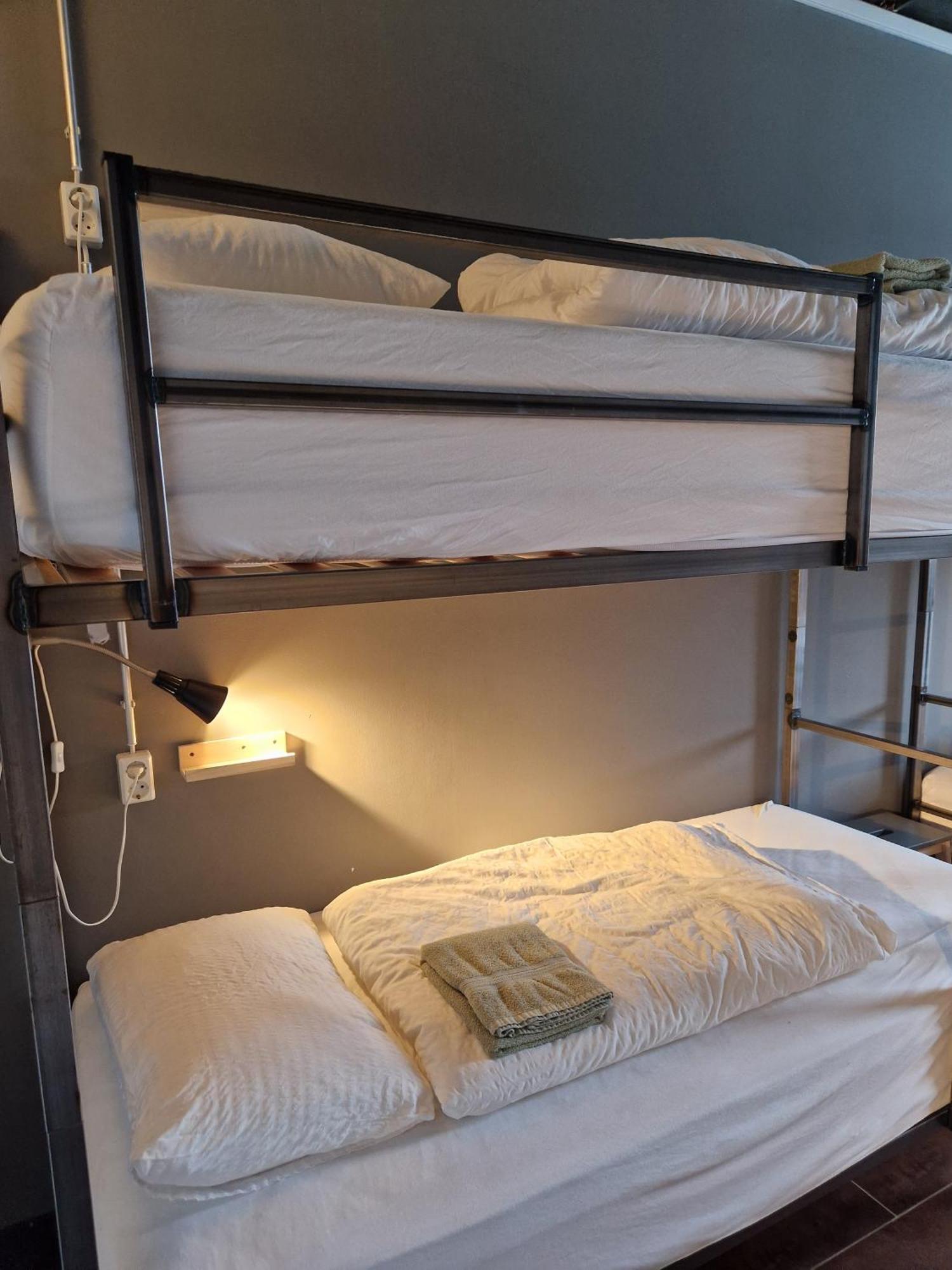 Tehusith Hostel & Guesthouse เอยิลส์สตาดีร์ ภายนอก รูปภาพ