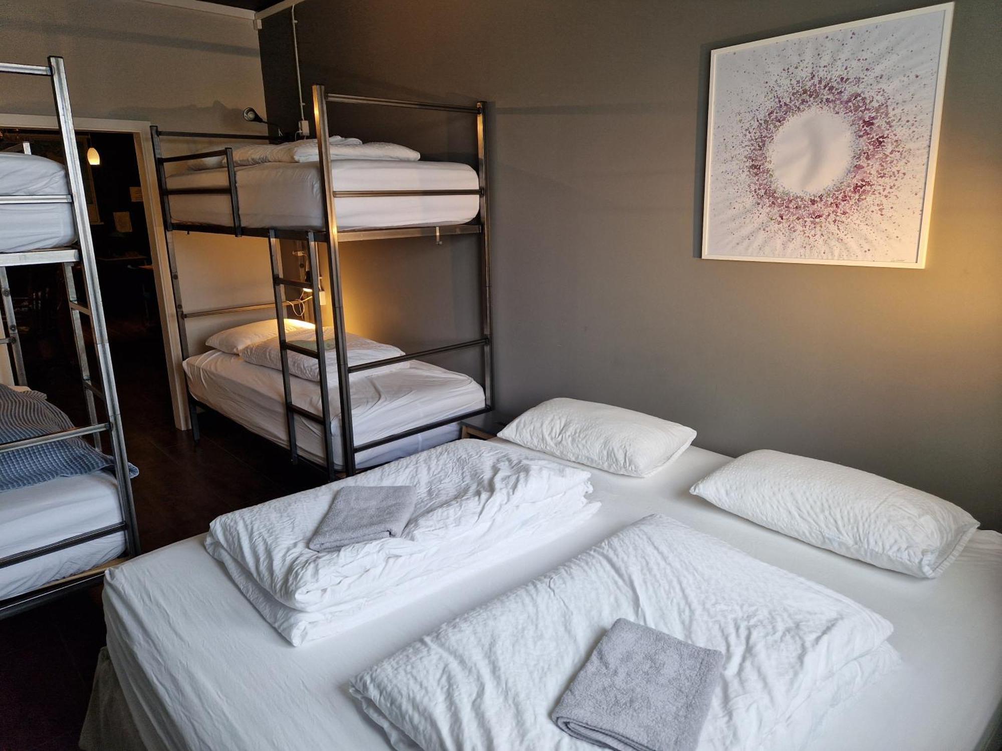Tehusith Hostel & Guesthouse เอยิลส์สตาดีร์ ภายนอก รูปภาพ