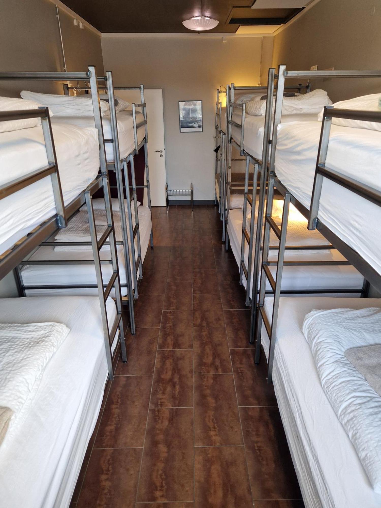 Tehusith Hostel & Guesthouse เอยิลส์สตาดีร์ ภายนอก รูปภาพ