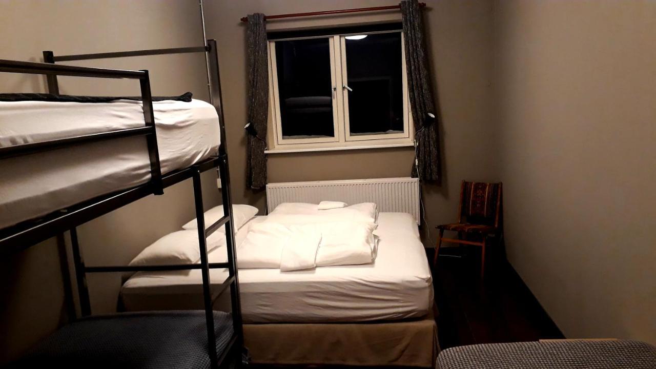 Tehusith Hostel & Guesthouse เอยิลส์สตาดีร์ ภายนอก รูปภาพ